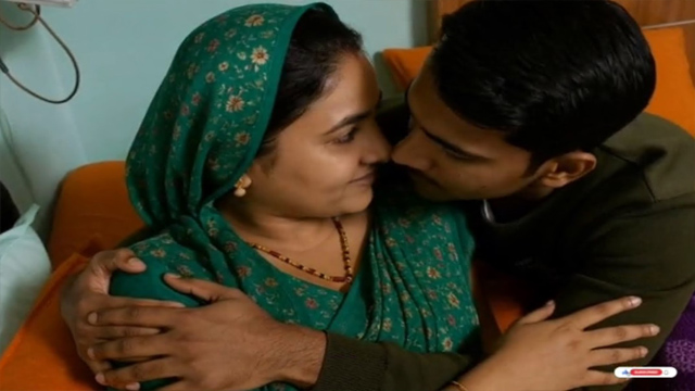 Desi Hot Aunty Bed – Romanse Kiss Mms