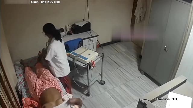 Tamil Aunty Big Boobs To Nurse Cream Leg Leaked CCTV